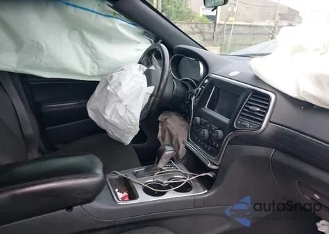 2020 Jeep Grand Cherokee Laredo E 4X4 z USA, uszkodzony, nr VIN 1C4RJFAG4LC328236